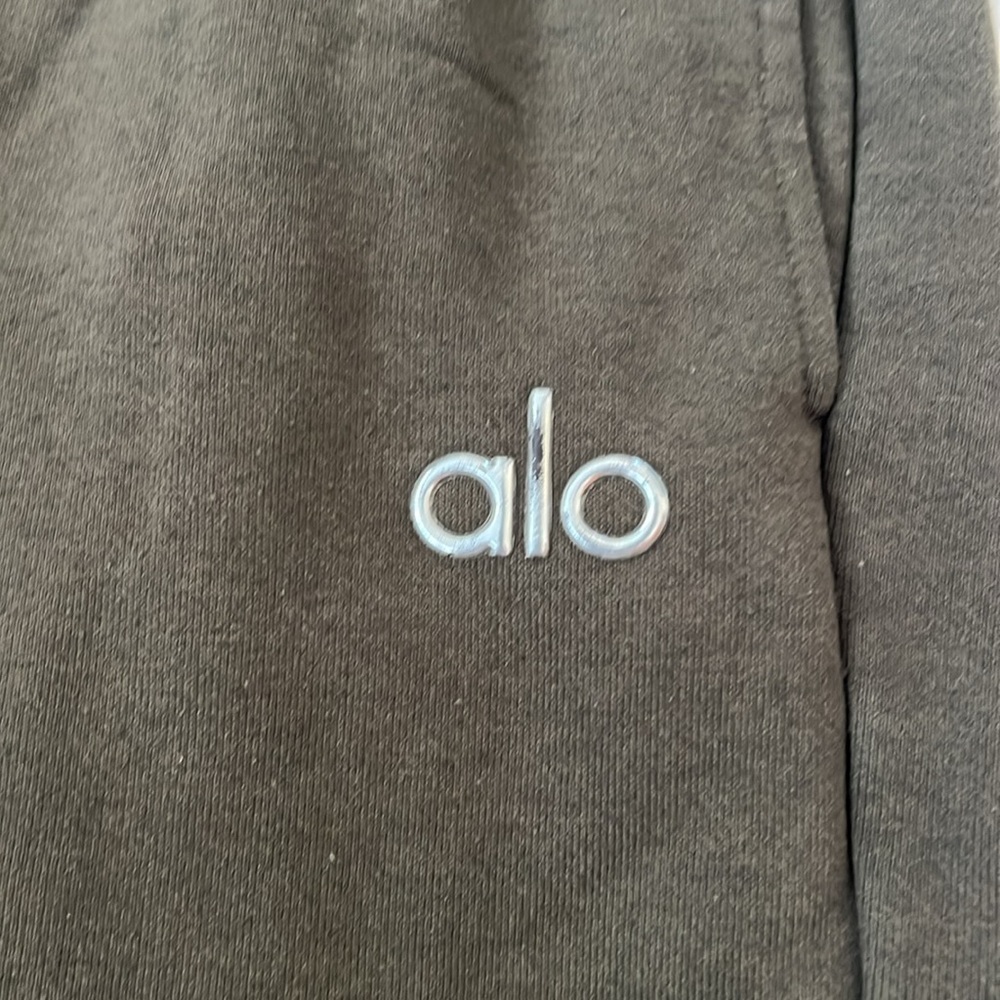 ALO Yoga Olive Joggers - Picture 2 of 6